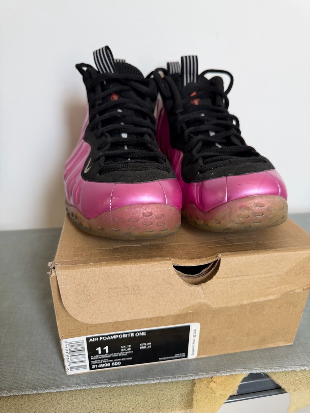 Nike pink Foamposite - Picture 2 of 8